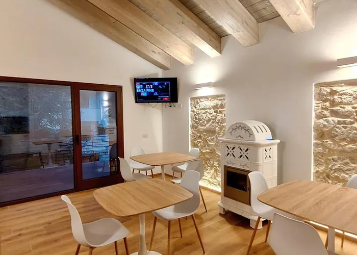 Maria Luisa Mountain 3*