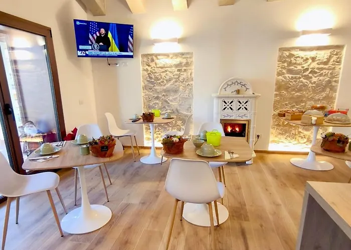 Maria Luisa Mountain 3*